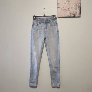American Eagle Size 00 Long Light Wash Denim Mom Jeans